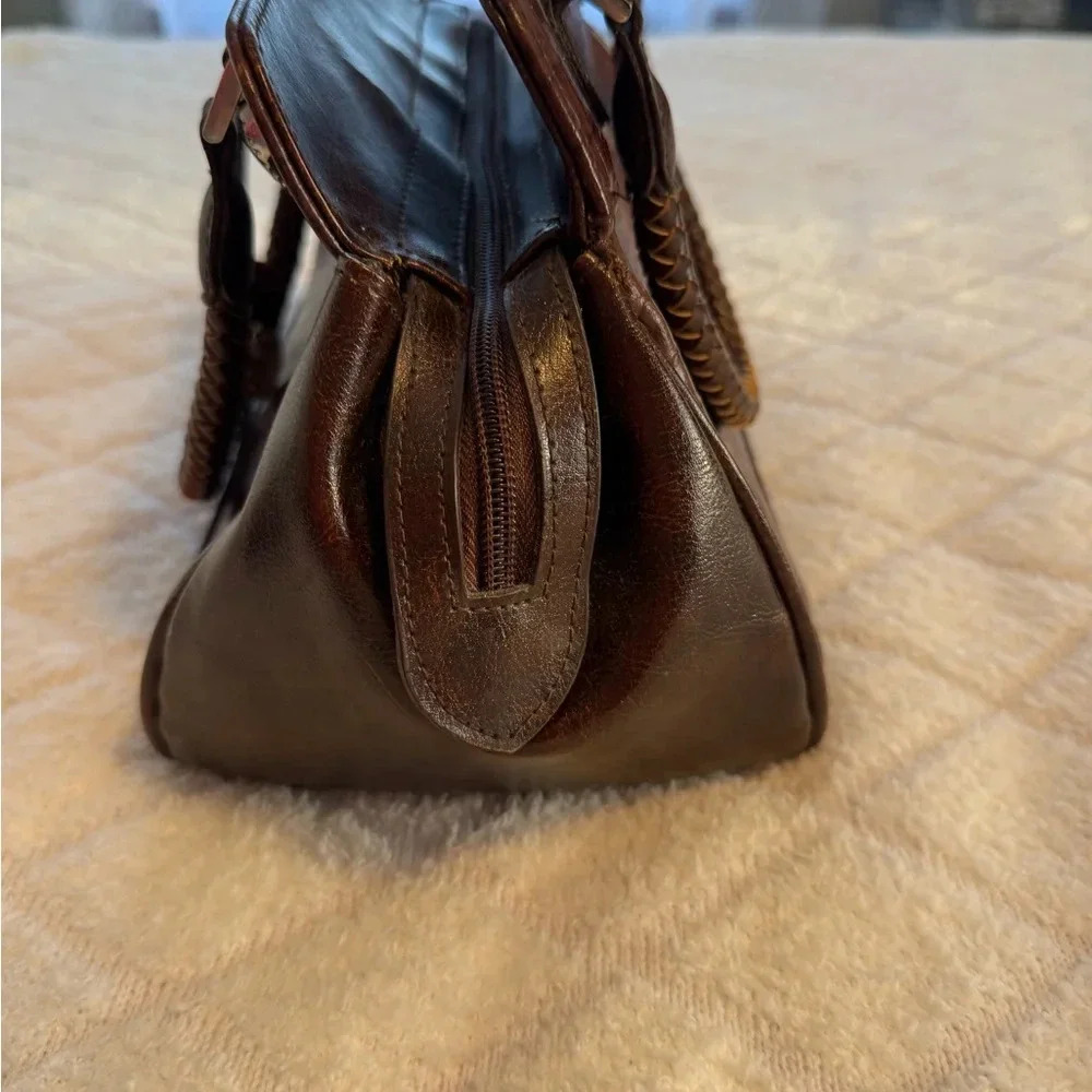 Brown leather satchel unbranded with Silvertone Hardware gives Brighton  vibes - Picture 4 of 10